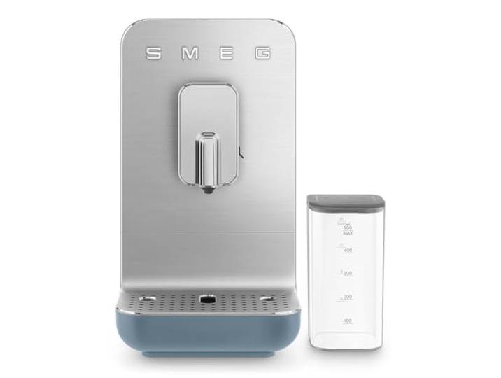 Smeg\, Machine à Café Expresso Automatique BCC13SBMEU\, Système de Lait\, Broyeur à Grain Intégré\, Thermoblock\, Réservoir 1\,4 L\, Bac d'égouttement Amovible\, Dimensions Compactes\, 1350 W\, Storm Blue