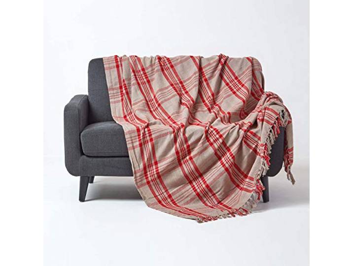 Homescapes extra große Tagesdecke mit Tartan-Muster, Sofa-Überwurf 255 x 360 cm mit Fransen, weiche Wohndecke aus 100% Baumwolle, Schottenmuster, grau-rot kariert, XXL-Größe