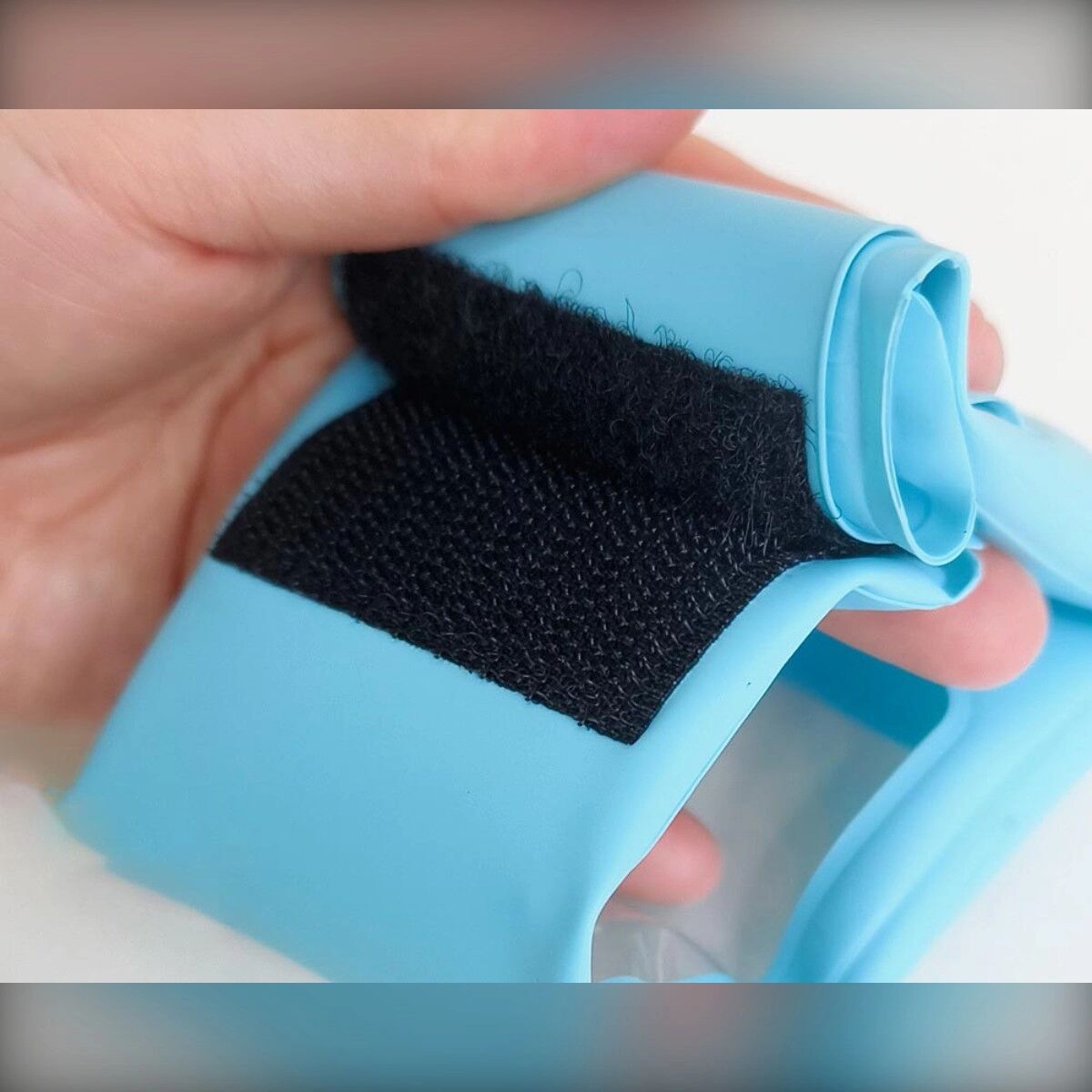 INF Wasserdichte Touchscreen-Uhrenhülle mit Doppelverschluss und verstellbarem Handgelenkriemen, transparente PVC-Schutzhülle Blau