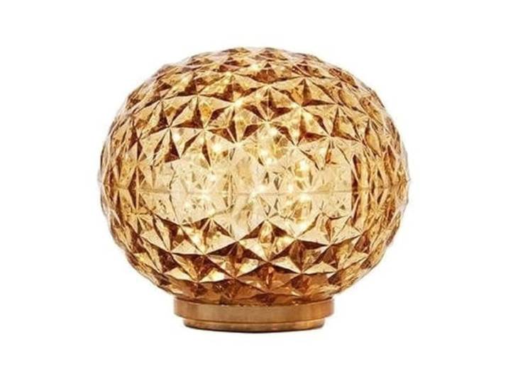 Kartell Mini Planet\, Lampe de Table à batterie\, Ambre\, Ø 16 cm Lampada Mini Planet Batteria 09410/GI Kartell – Ricaricabile e DimmerabileMini Planet Kartell: illuminazione d'atmosfera el