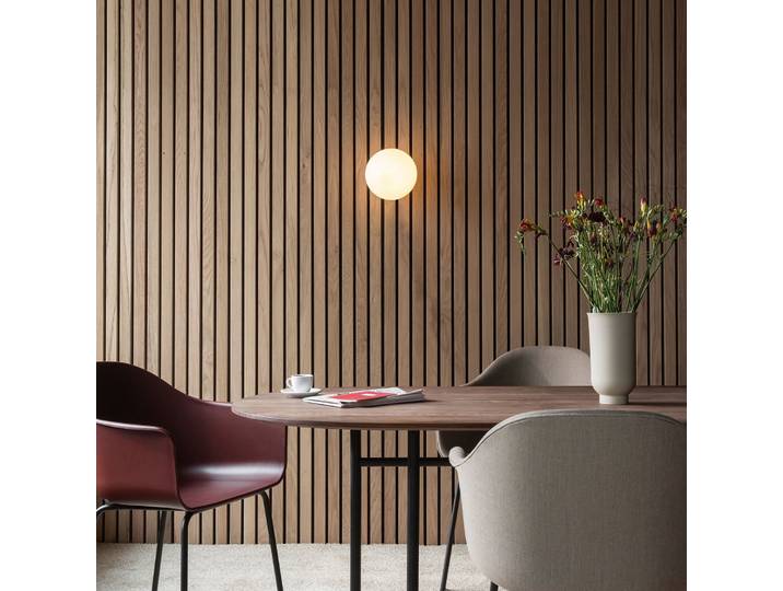 TR Bulb Wand-/Deckenleuchte Brushed Brass/Matt Opal - Audo Copenhagen - Wohnzimmer - Design - Glas - Kugel