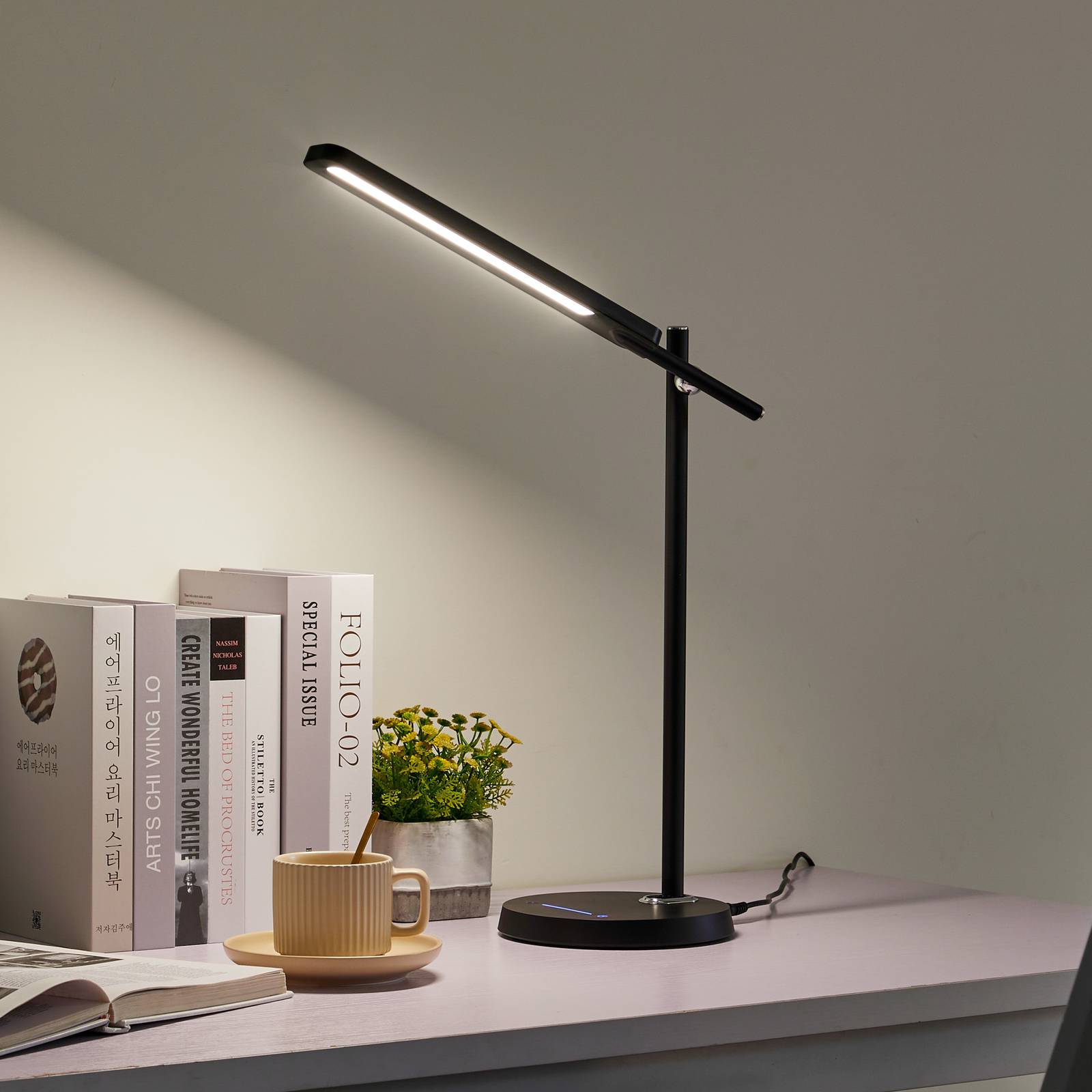 LED Schreibtischlampe Valtorin Lindby, dimmbar, schwarz, für Arbeitszimmer / Büro, Kunststoff, Modern, LED Tischlampe