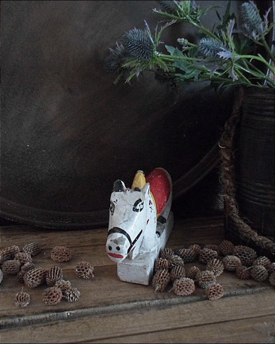 Authentieke houten Nandi koe liggend decoratie voor op tafel