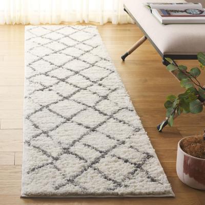SAFAVIEH Berber Shag Hessie Moroccan Rug