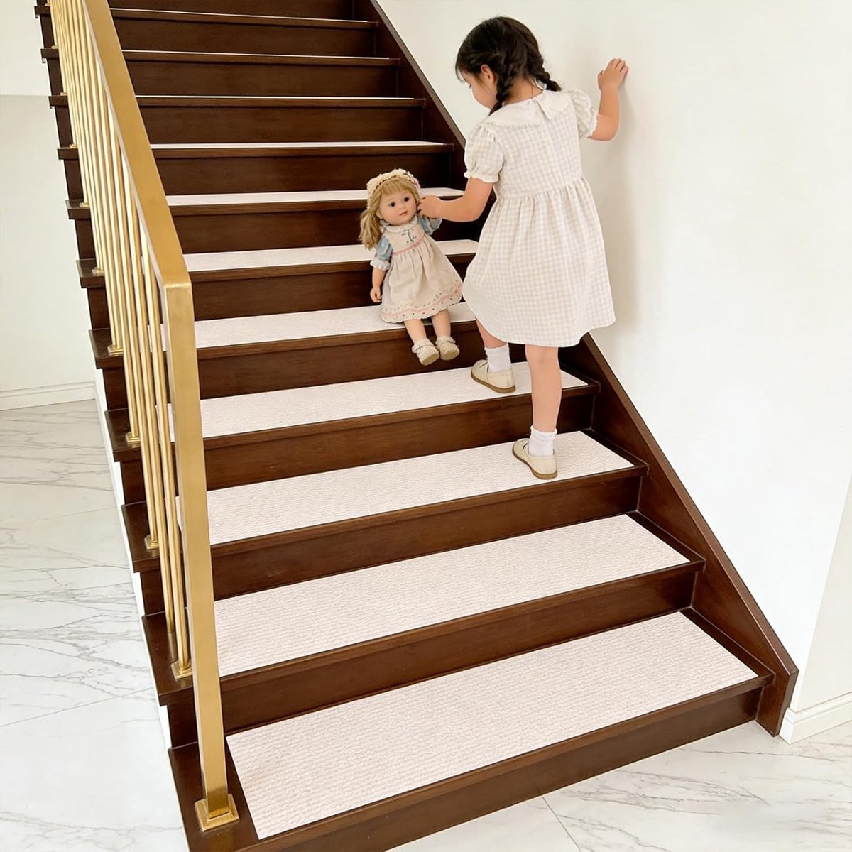 Donkergrijze antislip traptapijt set met zelfklevende trapmatten voor extra veiligheid, 42 x 42 cm