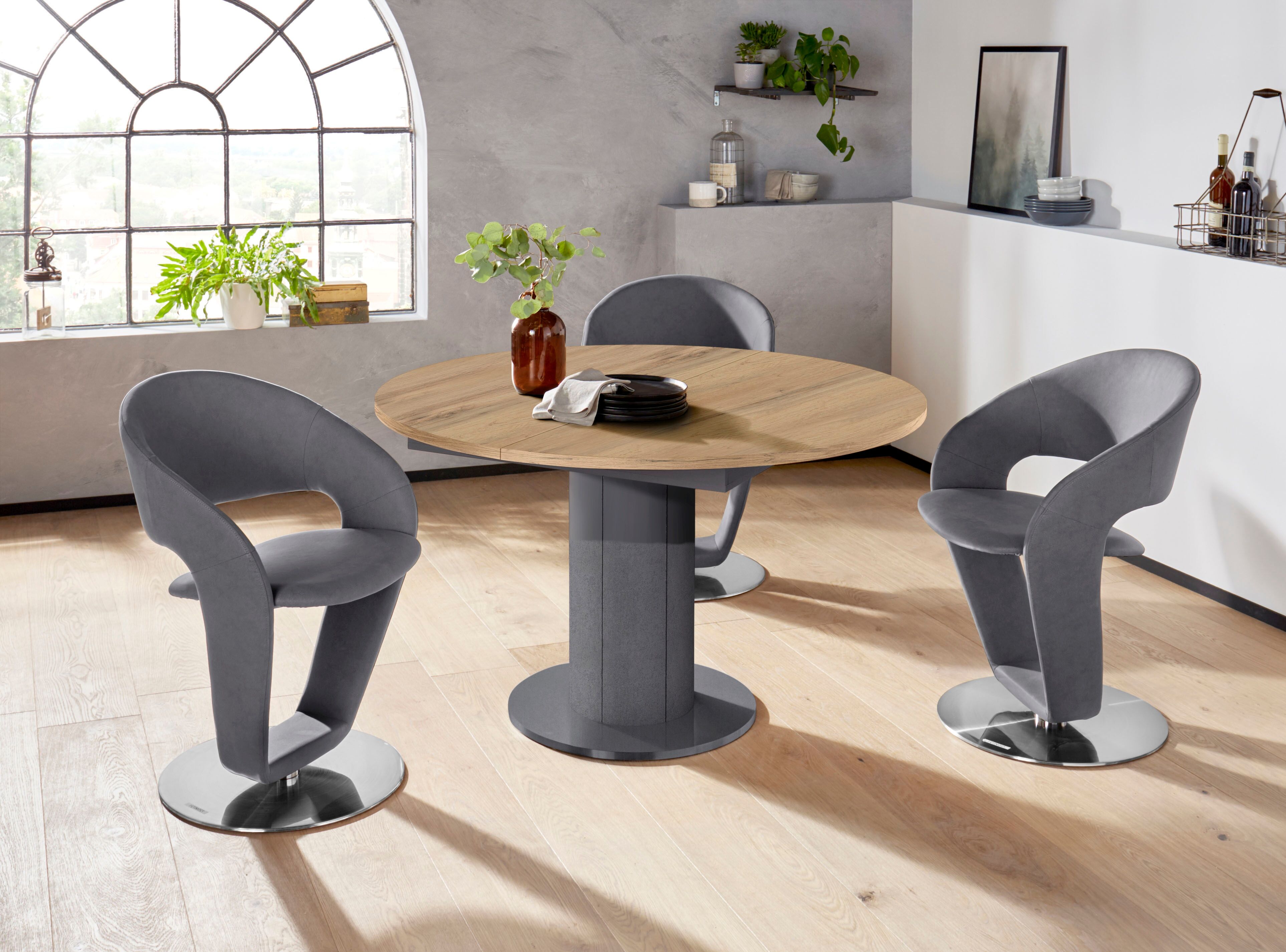 Esstisch MÄUSBACHER, braun (tischplatte: asteichefarben), B:130cm H:78cm T:130cm, Tische, Esstisch, rund, Untergestell Säule tischplatte: asteichefarben B/H/T: 130cm x 78cm x 130cm, Mittelauszugmit Klappeinlage, Gestell: Schwarzstahl