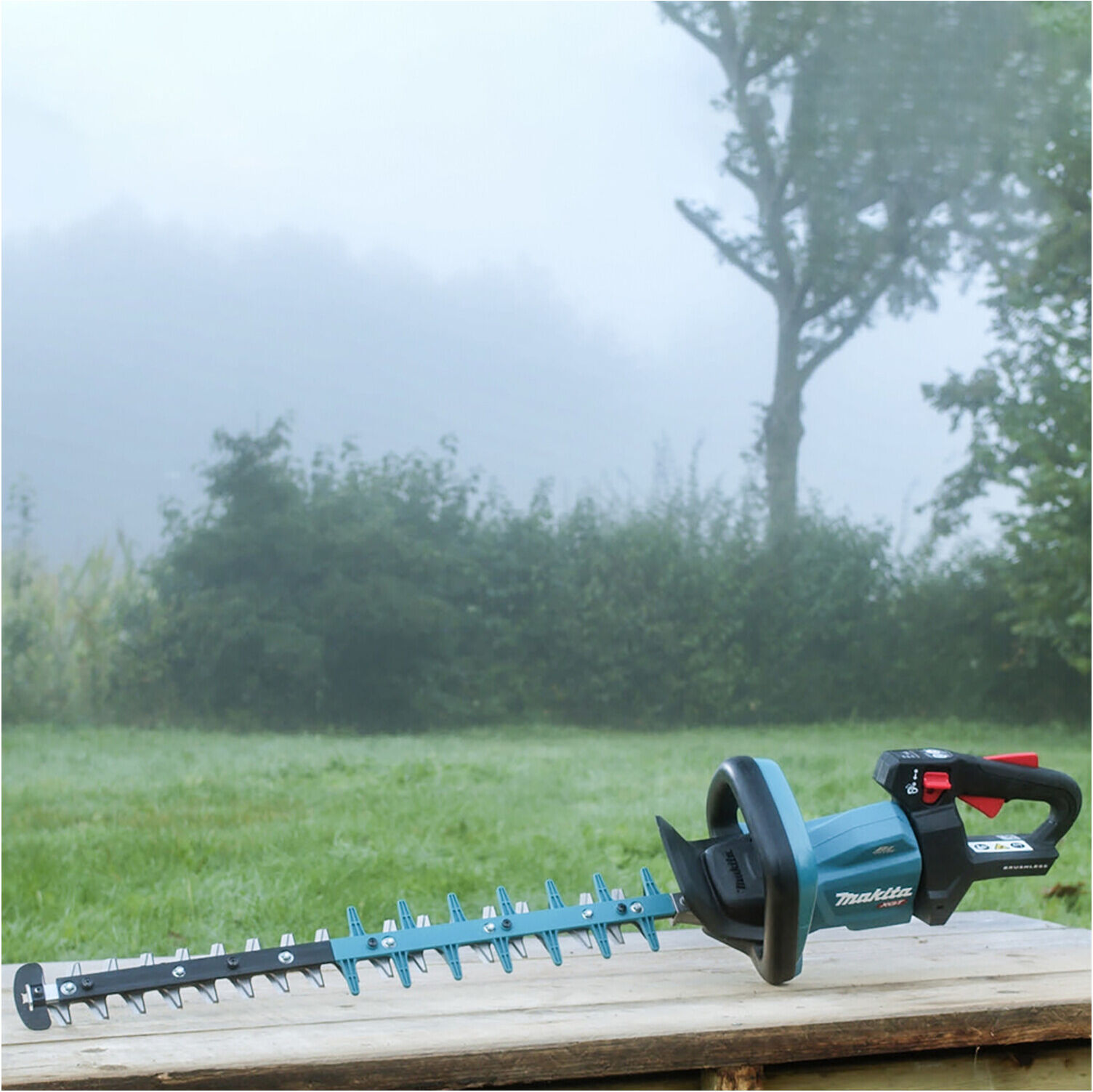 Makita Akku-Heckenschere 60cm 40V UH004GD201)