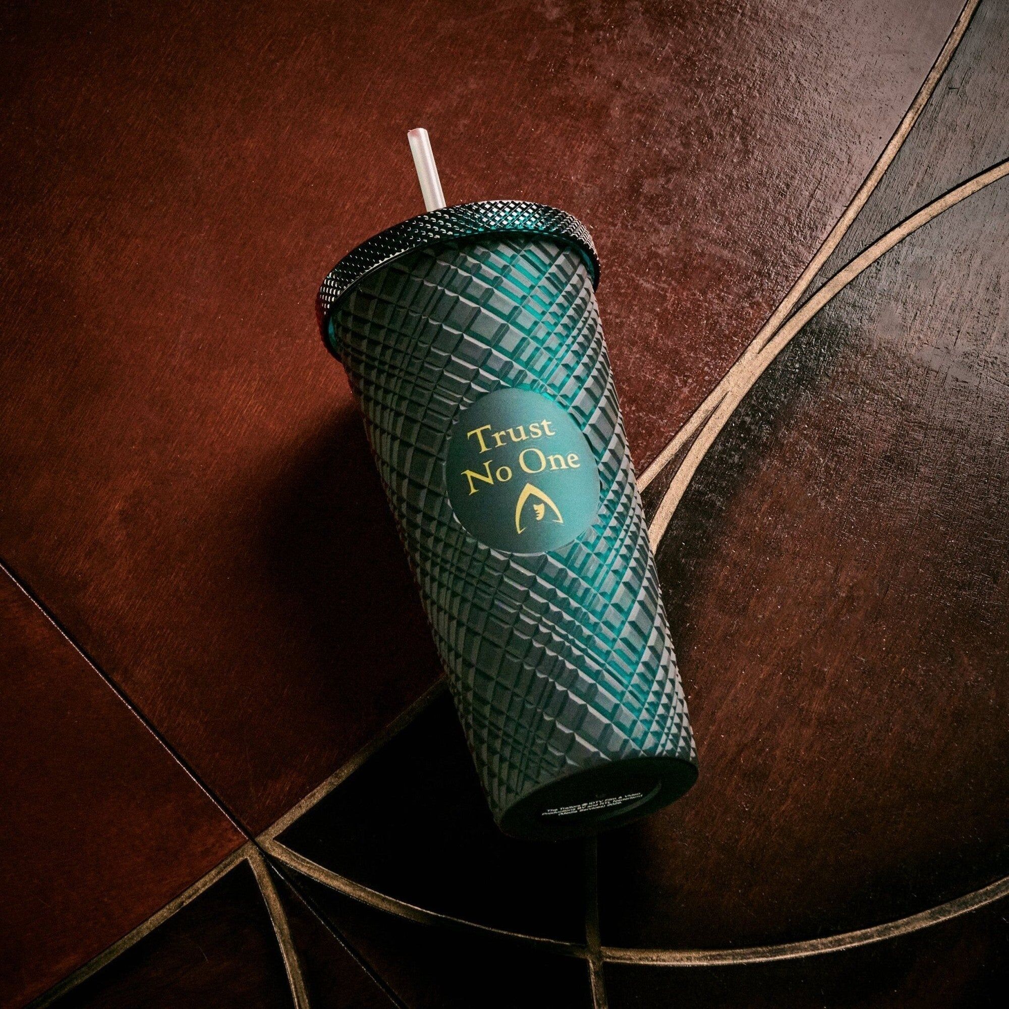 The Traitors Trust No One 700ml Beaker with Straw, Officially Licensed, 3+ Years, Green