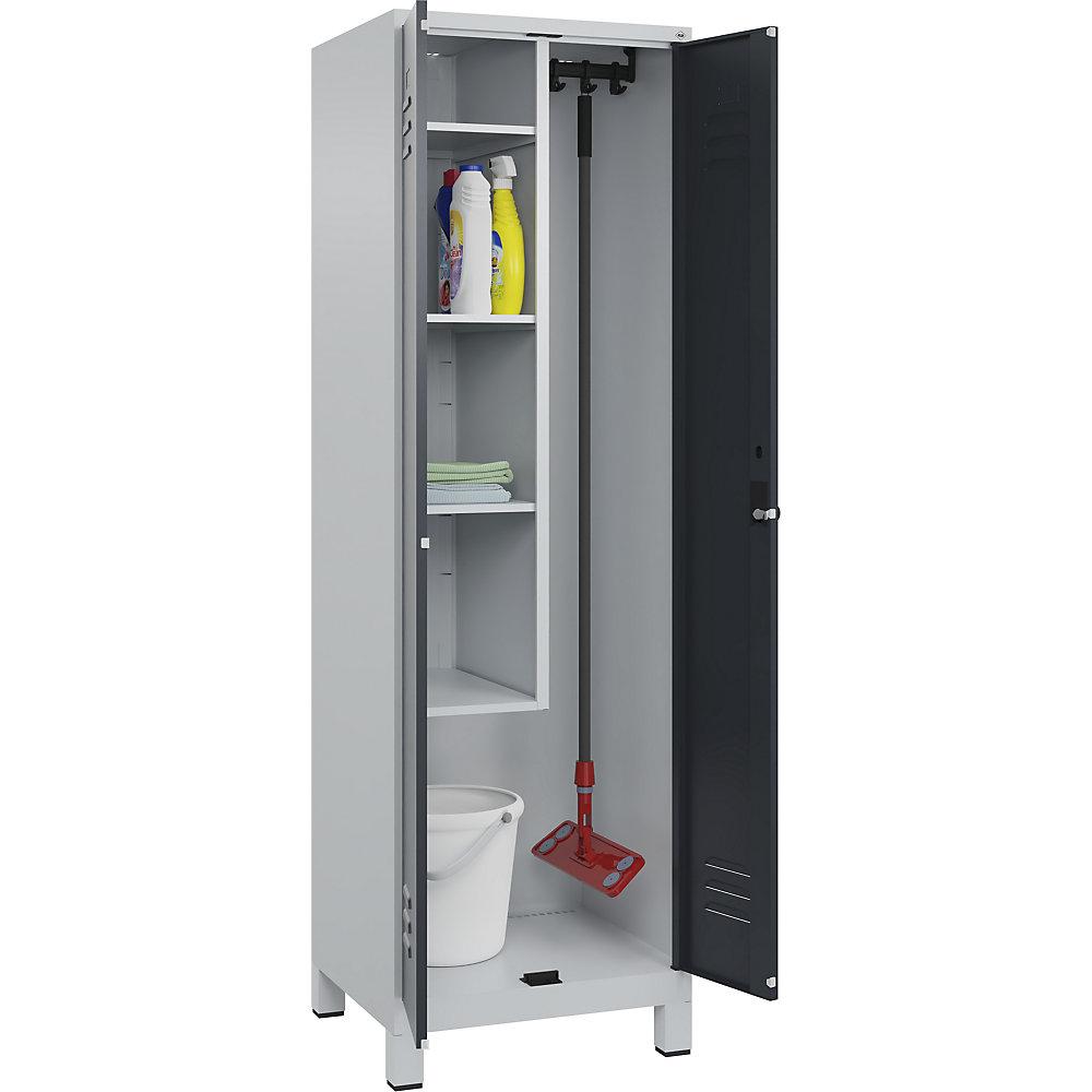 C+P Putzmittelspind Classic PLUS, 1 Abteil, Trennwand mittig, verkürzt, lichtgrau / grau, B 600 mm, mit Füßen, Drehriegel
