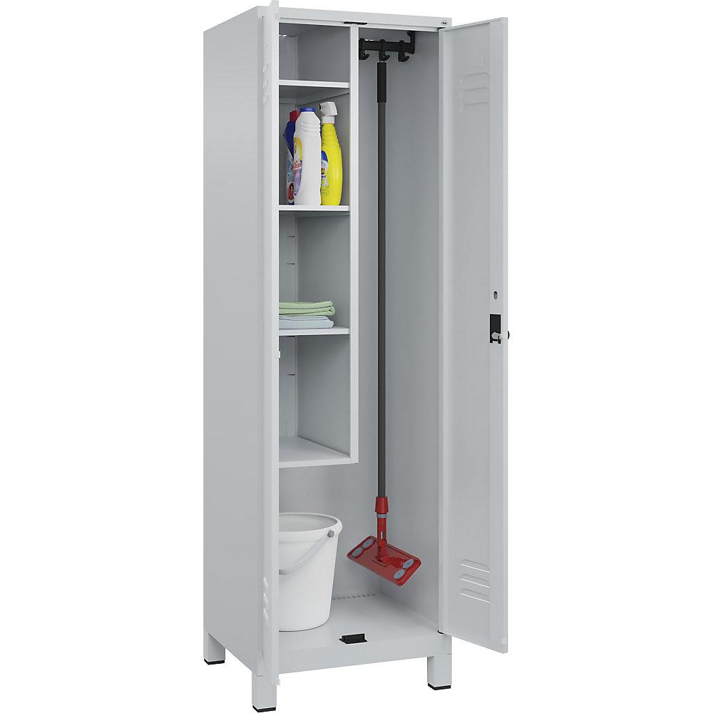 C+P Putzmittelspind Classic PLUS, 1 Abteil, Trennwand mittig, verkürzt, lichtgrau, B 600 mm, mit Füßen, Drehriegel