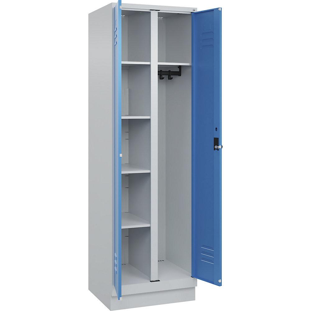 C+P Putzmittelspind Classic PLUS, 1 Abteil, Trennwand mittig, lichtgrau / lichtblau, B 600 mm, mit Bodensockel, Drehriegel
